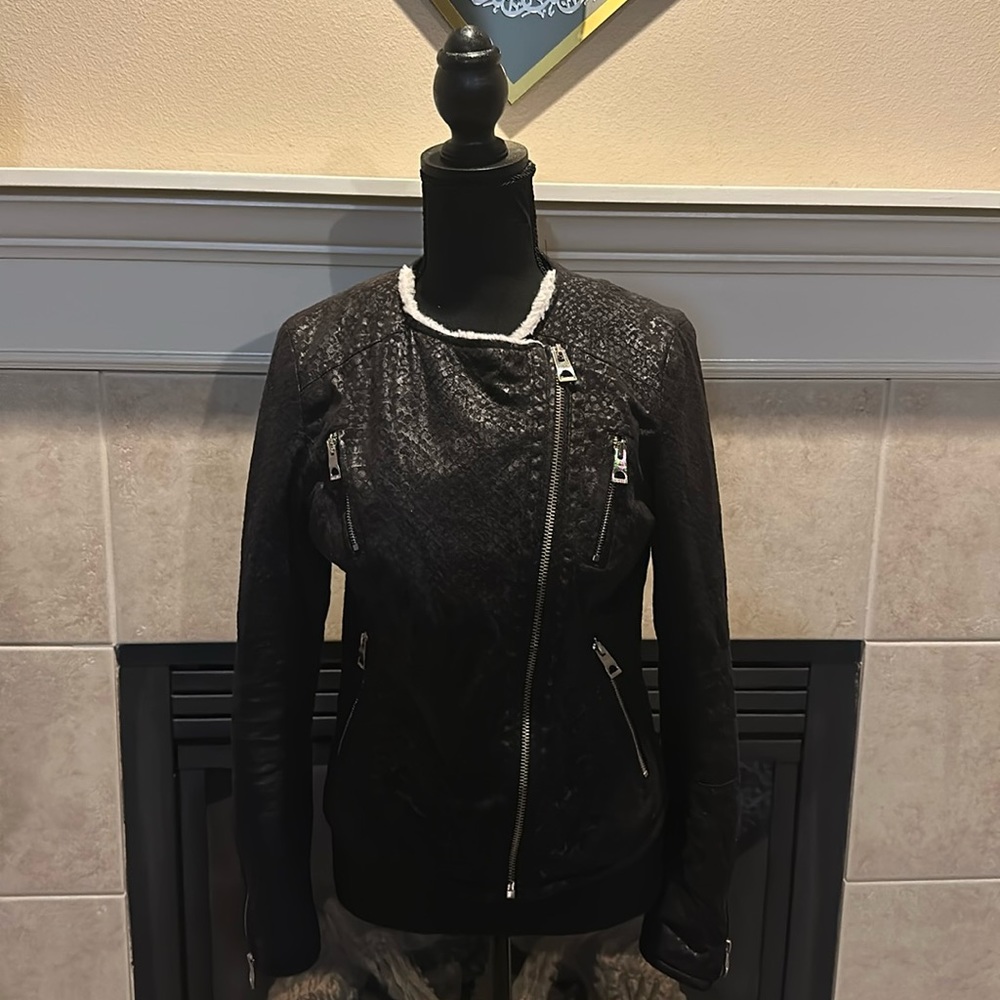 Cute Guess Black Cheetah Print Jacket w/ Faux Fur Inner Lining
